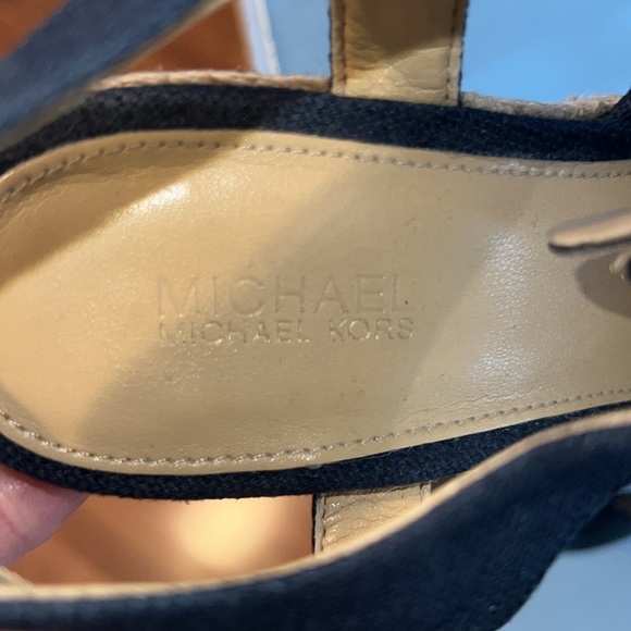 Authentic Michael Kors Navy Blue espadrille wedges with gold tone hardware - Picture 4 of 10